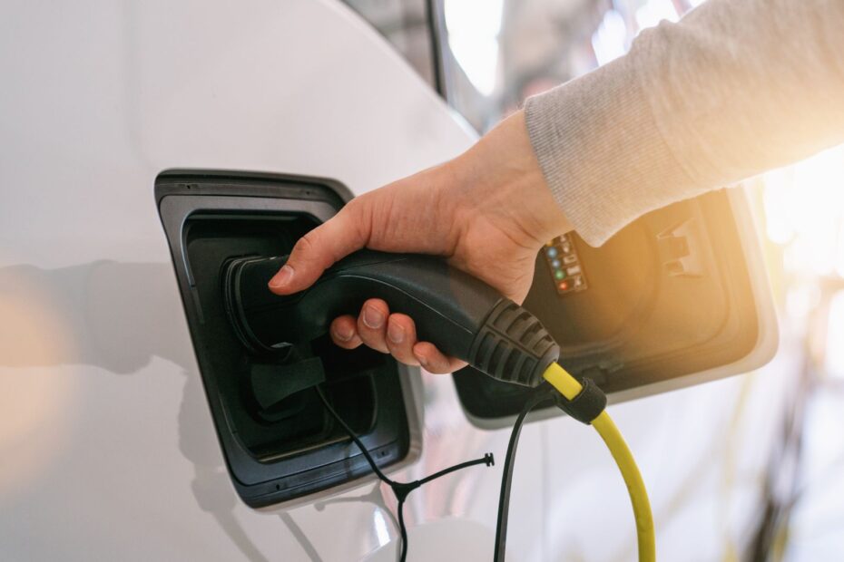 Isenção do IPVA para carros elétricos, reafirma parceira em Camaçari.