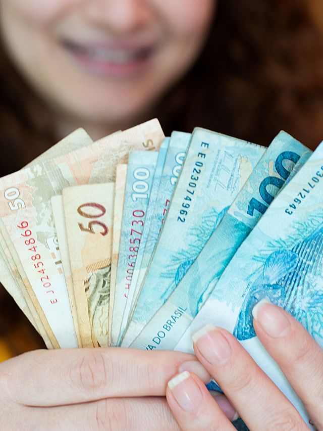 13° Salário: Dicas para usar o dinheiro, segundo economista!