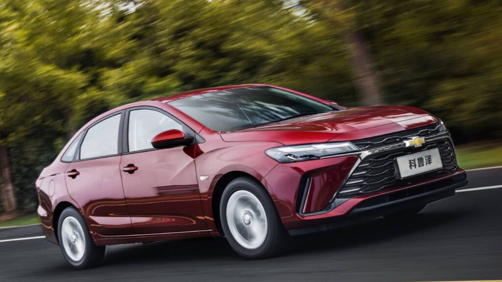 Chevrolet Monza vermelho.