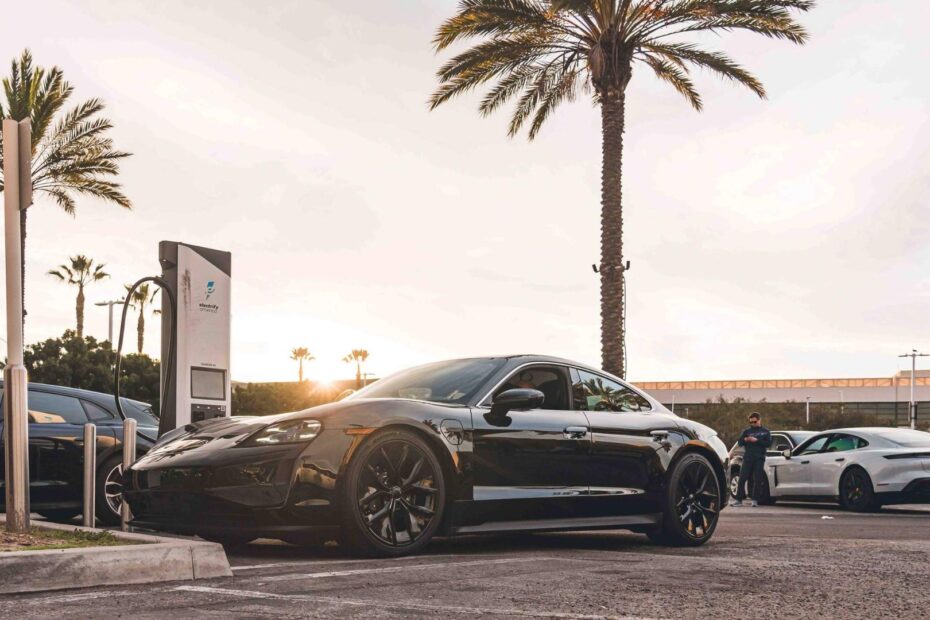Porsche Taycan 2025.