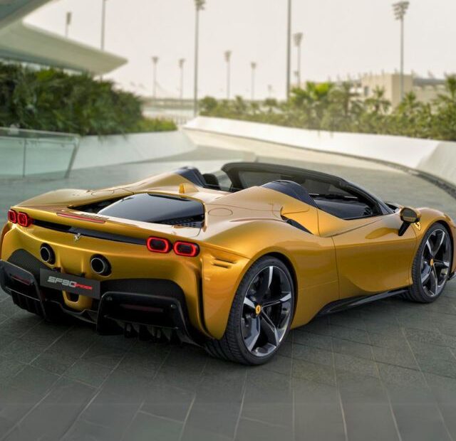 Ferrari SF90 2024.