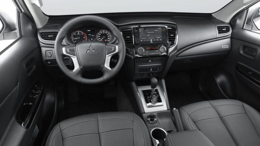 Painel da nova L200.