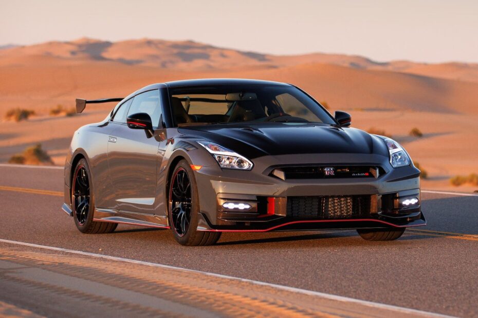 Nissan GT-R.