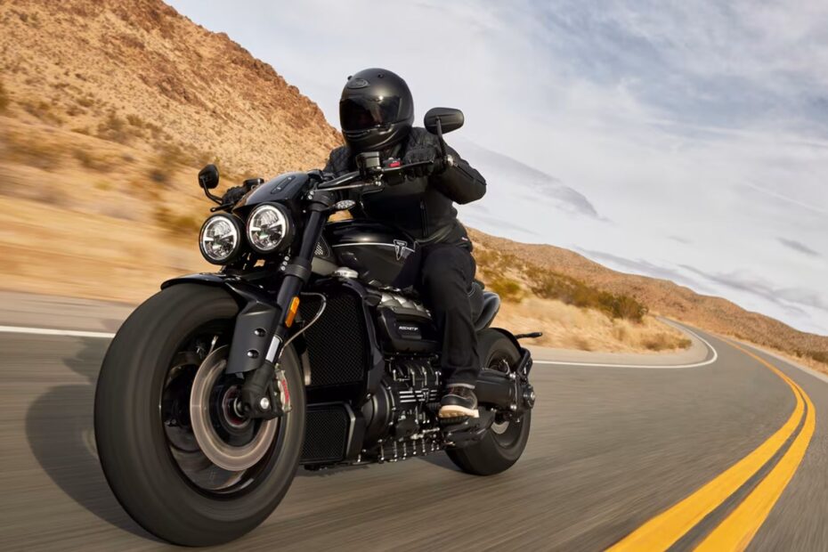 Triumph Rocket 3 é a moto com o maior motor do mundo.