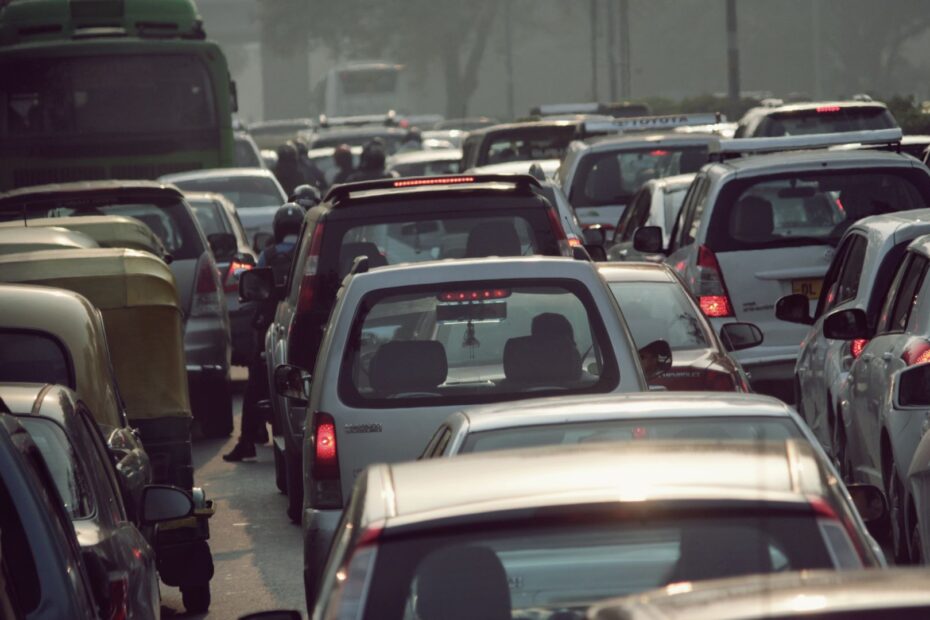 Senador quer proibir carros a combustão.