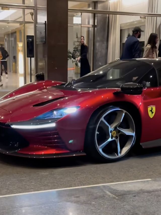 Cristiano Ronaldo exibe sua Ferrari de US$ 2 milhões (R$ 10 milhões)