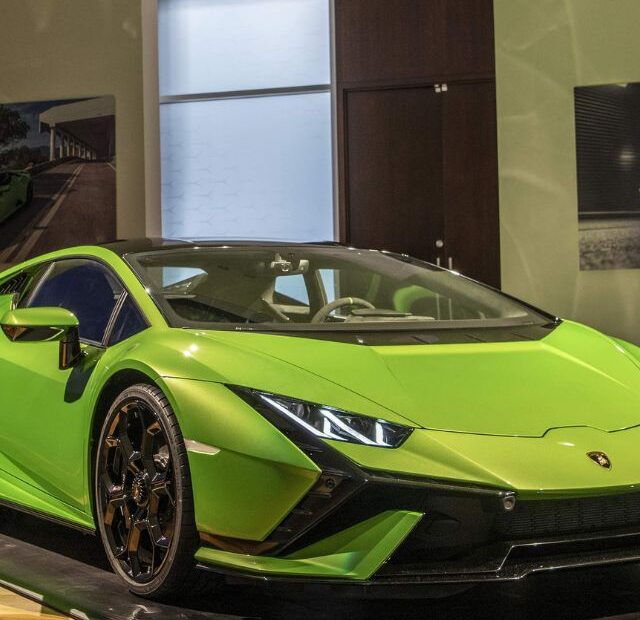 Lamborghini Tecnica.