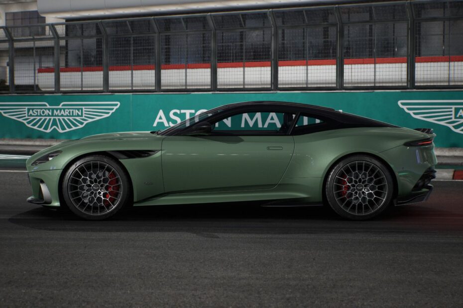 Aston Martin adia plano de 100% eletrificação.