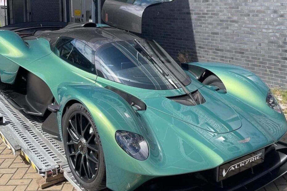 Aston Martin Valkyrie.