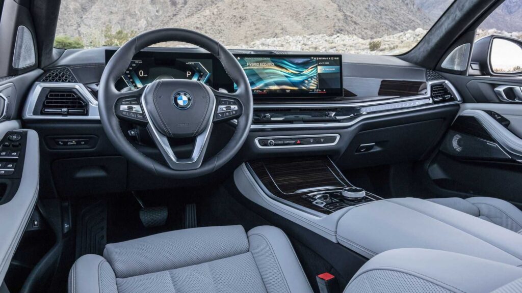 Painel do BMW X5 híbrido plug-in.