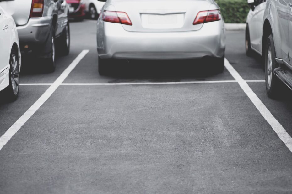 O que acontece se estacionar em duas vagas?