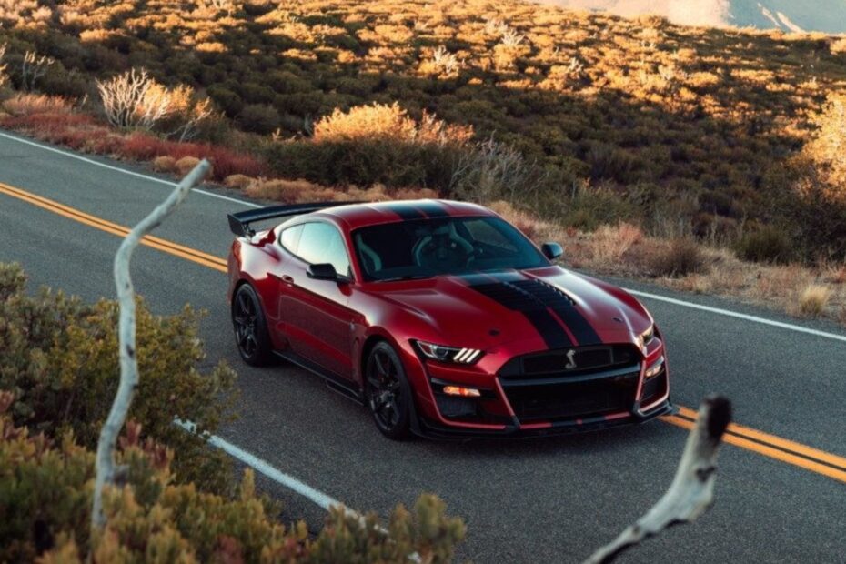 Ford Mustang comemora 60 anos com evento especial e revela nova variante para 2025