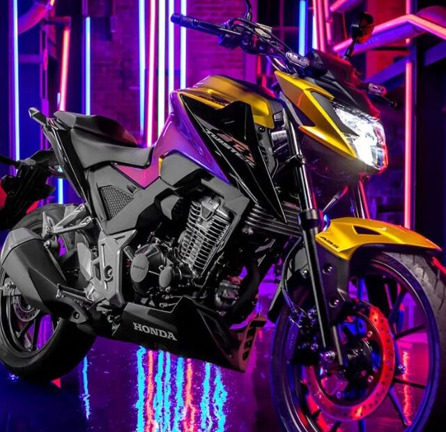 Honda CB 300F Twister.