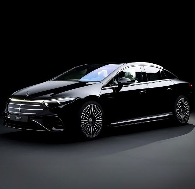 Mercedes EQS 2025.