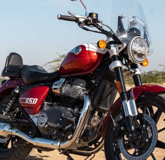 Super Meteor 650.