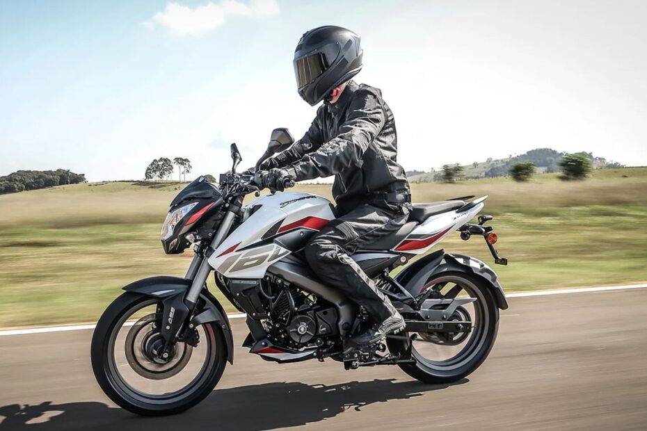 Bajaj Dominar