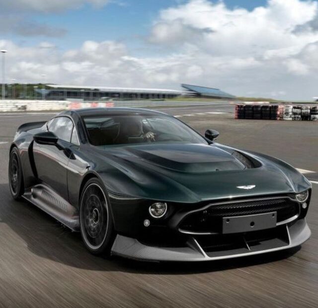 Aston Martin Victor Preto