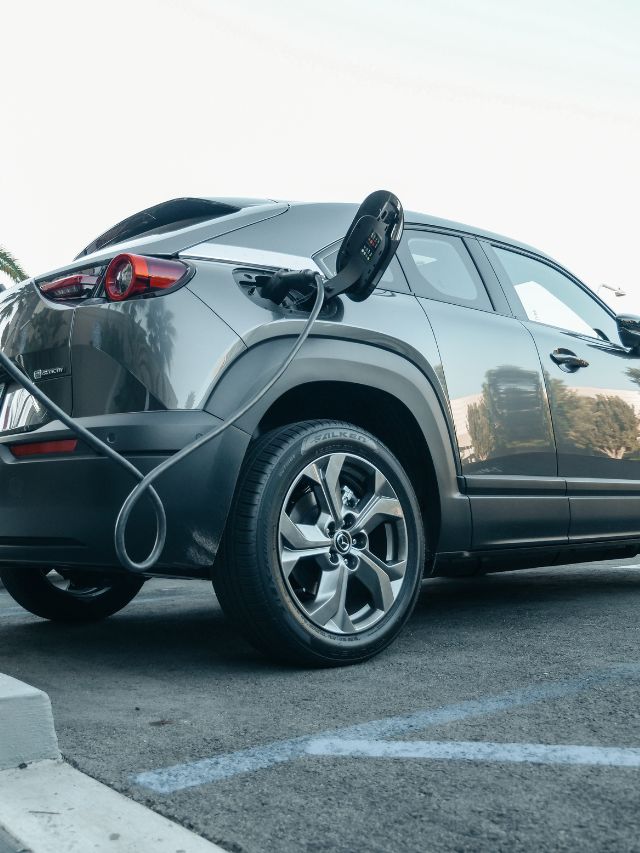 Desemprego à vista? Carros elétricos ameaçam o futuro dos mecânicos!