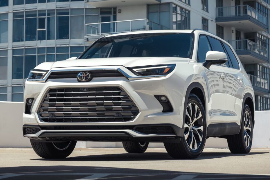 Dianteira do Toyota Highlander Hybrid 2024