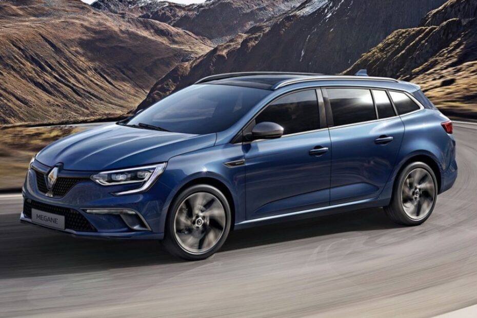 Renault Megane Grand Tour 2024 na estrada