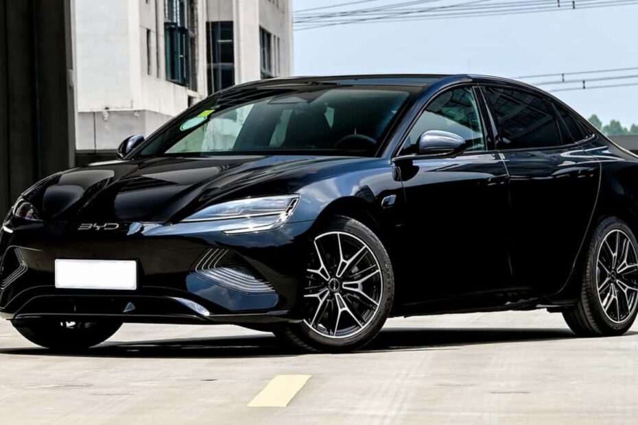 BYD Seal 2025 preto na diagonal