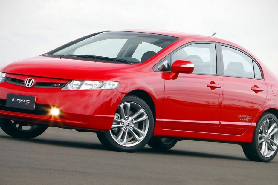 Civic SI vermelho na diagonal.