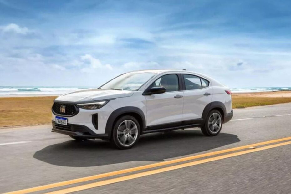 Fiat Fastback 2025 na estrada
