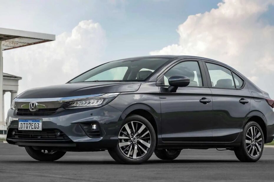 Honda City EX Sedã na diagonal
