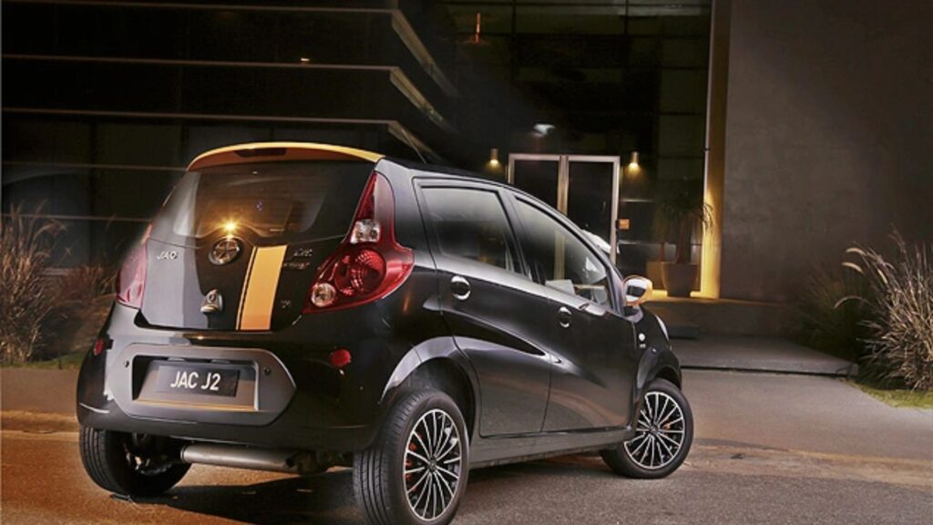 Traseira do JAC J2