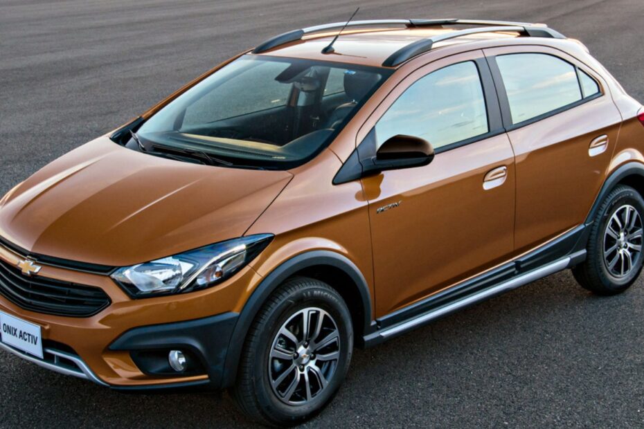 Chevrolet Onix na diagonal.