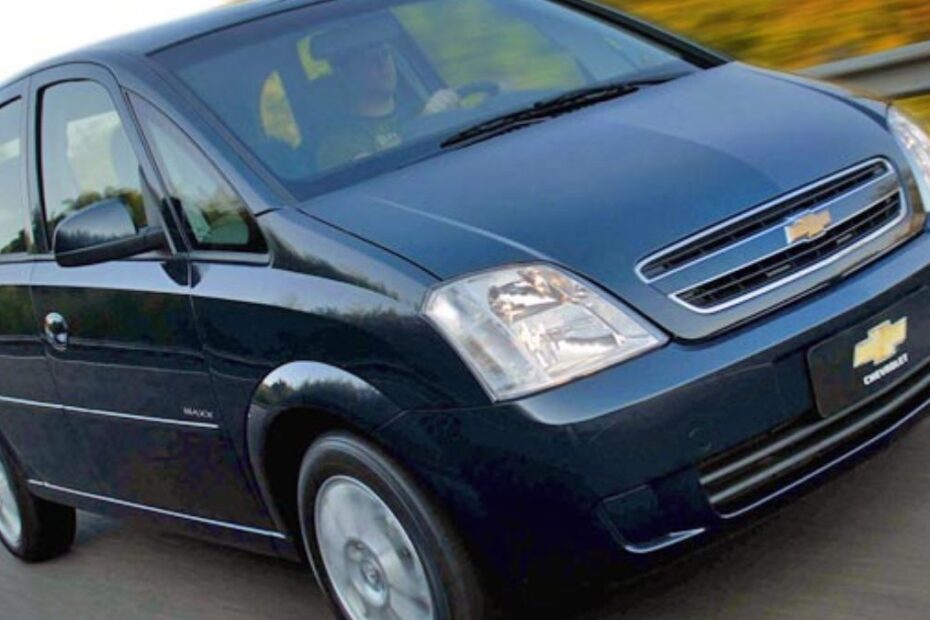 Chevrolet Meriva preto.