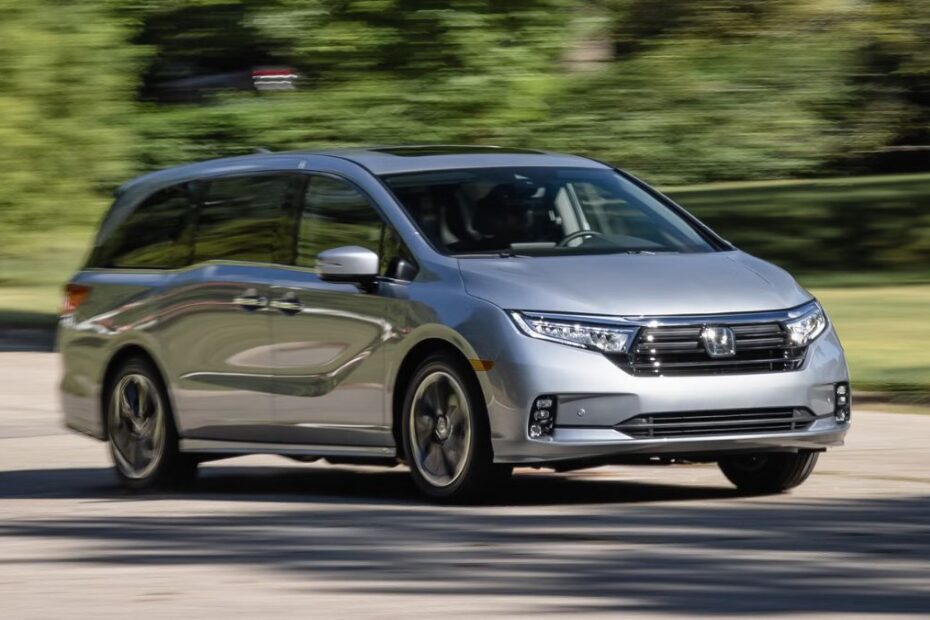 Honda Odyssey prata em movimento.