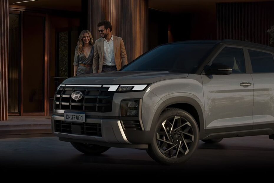 Hyundai Creta 2025 com duas pessoas na frente.