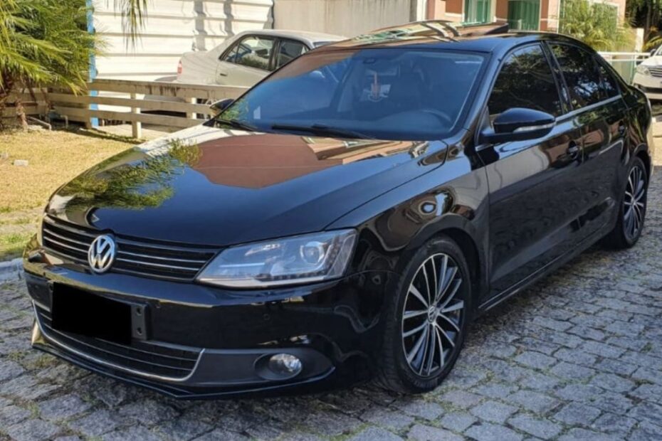 Dianteira do Volkswagen Jetta 2.0 TSI.