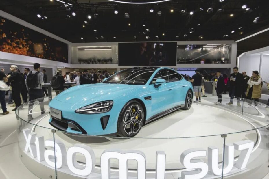 Carro Voador parado em exposição.