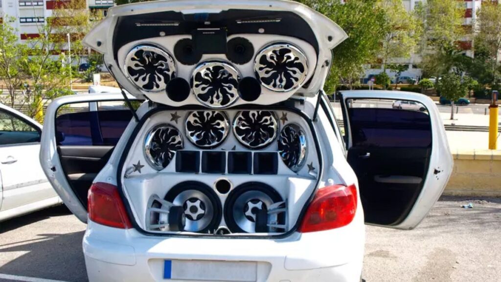 Carro com som.