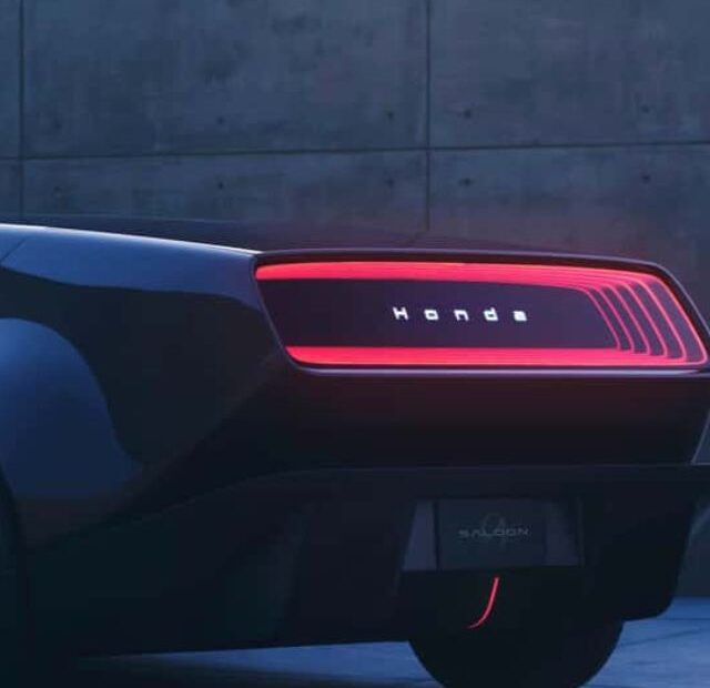 Carro preto da Honda com bateria sólida