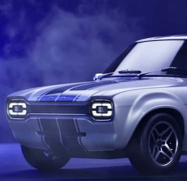 Ford Escort RS 2000 1970 branco e azul com fundo azul escuro.