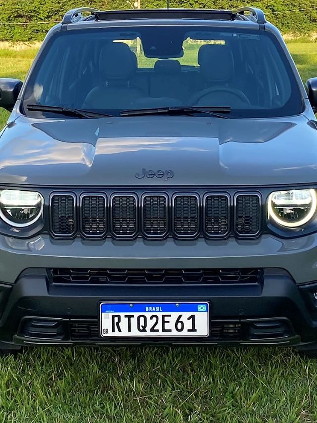 Descubra Qual Versão do Jeep Renegade Vem com Teto Solar!