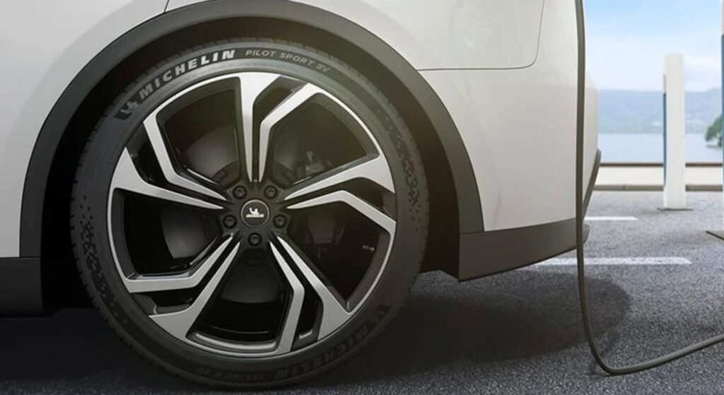 Roda de um carro elétrico.