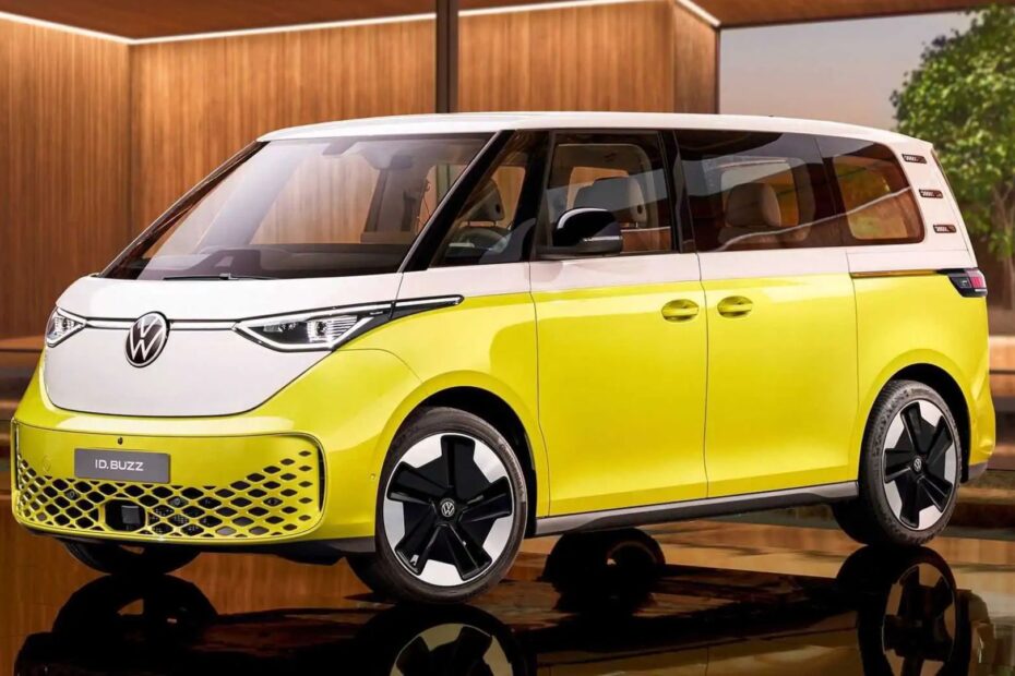 Volkswagen ID.Buzz amarelo parado na diagonal.