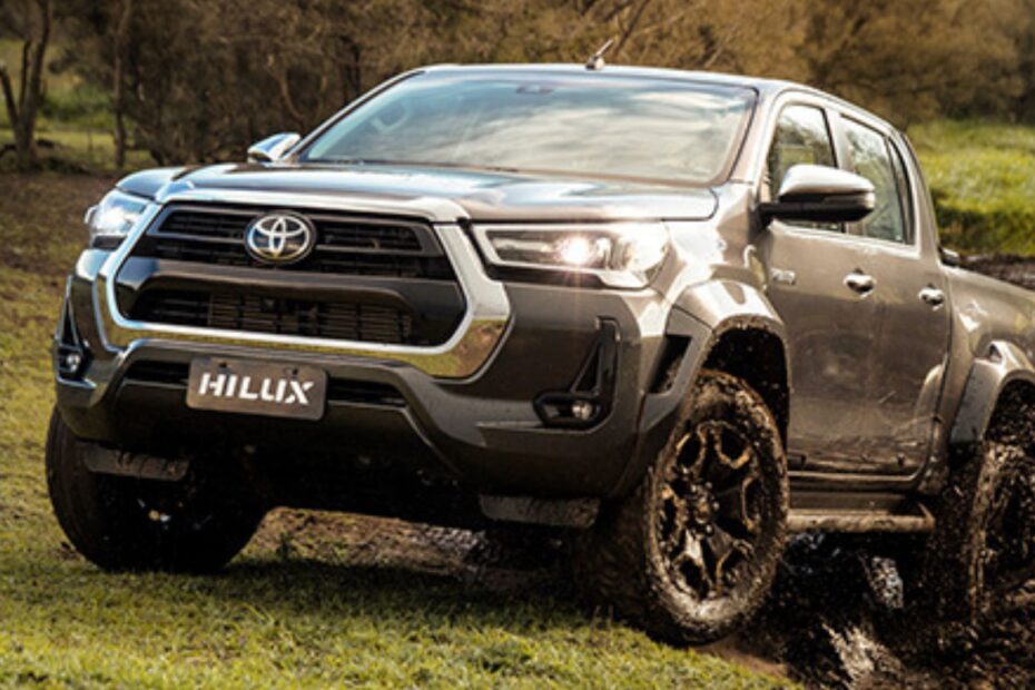 Toyota Hilux na lama.