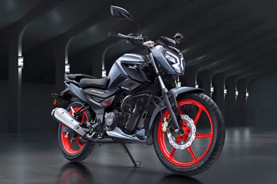 TVs Raider preta parada de lado.