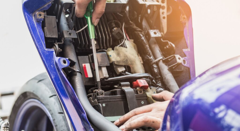 Arrumando Bateria de moto.