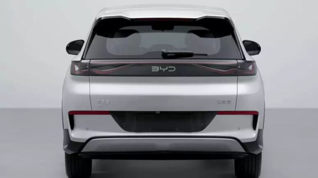 Traseira do Byd Sea Lion 05 EV branco no fundo branco.