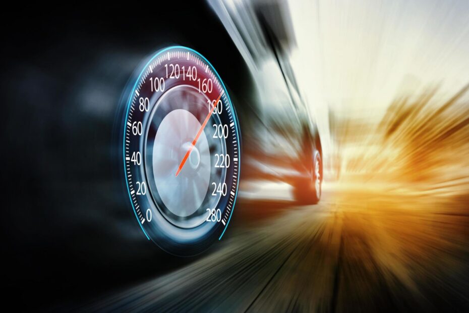 Carro em velocidade.