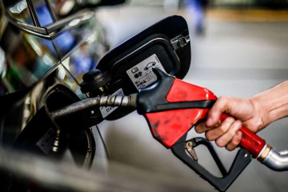 Abastecendo seu carro.