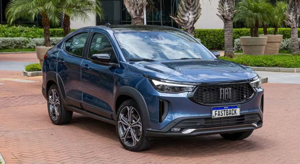 Fiat Fastback com carregador por indução.