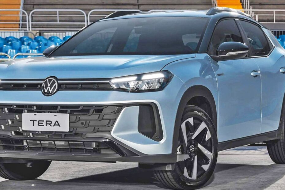 Volkswagen Tera azul parado na diagonal.