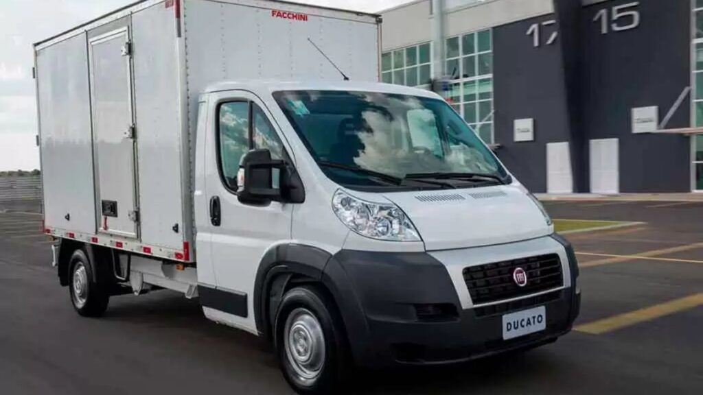 Fiat Ducato Chassi Cabine um dos caminhões que pode dirigir com a CNH B.